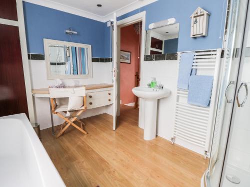 Coastwatch Cottage - image 12