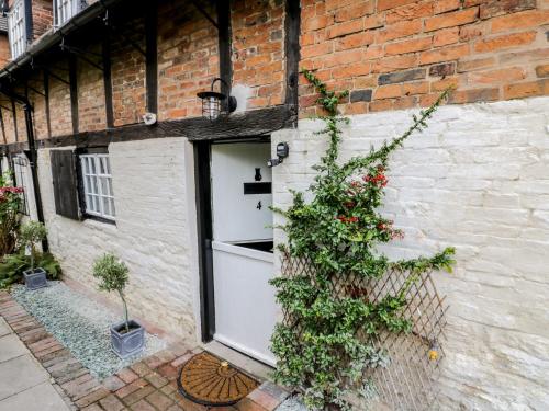 4 Masons Court - image 13