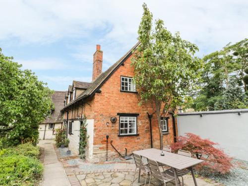 4 Masons Court - image 11