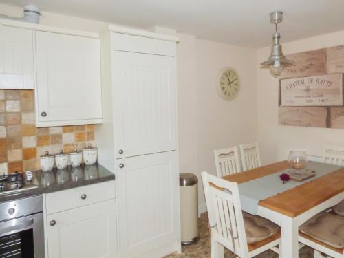 4 The Old Smithy in Freshwater South