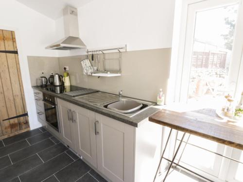 2 Borthwen Cottages - image 2