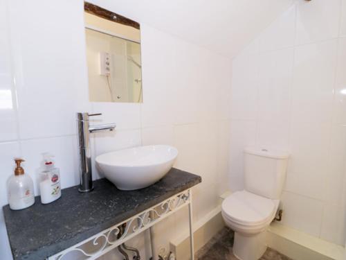 2 Borthwen Cottages - image 5