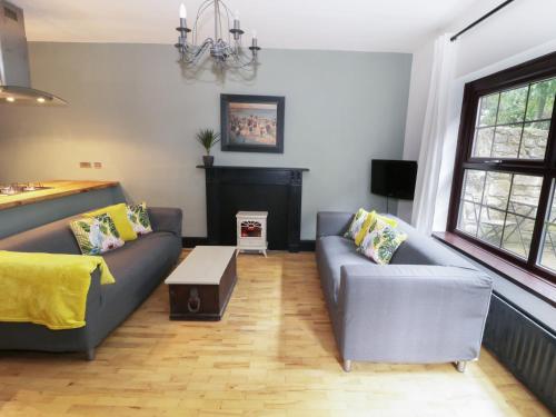 4 Wheatsheaf Yard - image 2