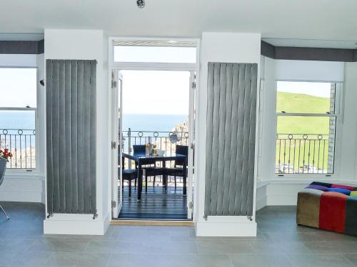 5 Arlington Villas - image 8