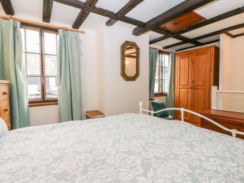 Swanfield Cottage - image 13