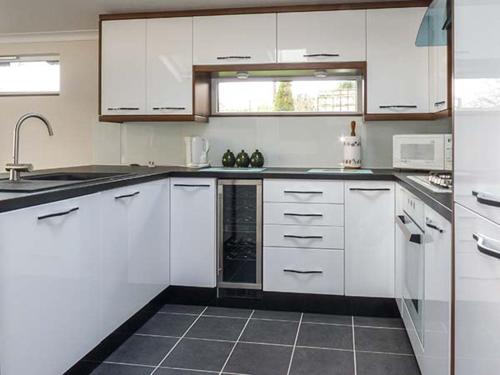 Westview Weston-super-Mare - image 10