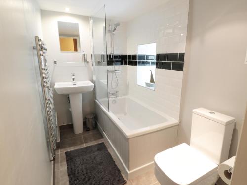 Holly Cottage Matlock - image 3