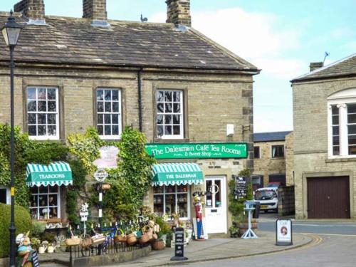 Squirrel Lodge Skipton - image 11