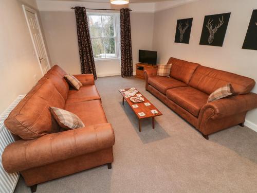 Whitefriars Lodge Settle - image 3