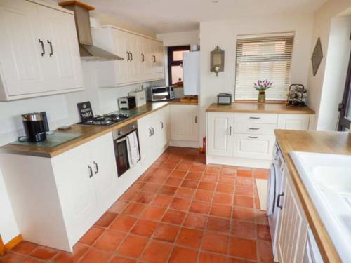 Beacon Cottage Malvern - image 8