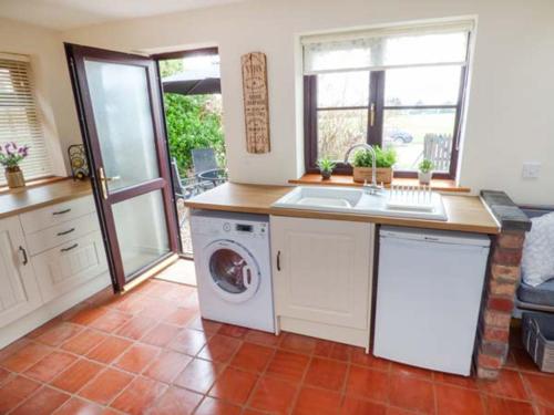 Beacon Cottage Malvern - image 5