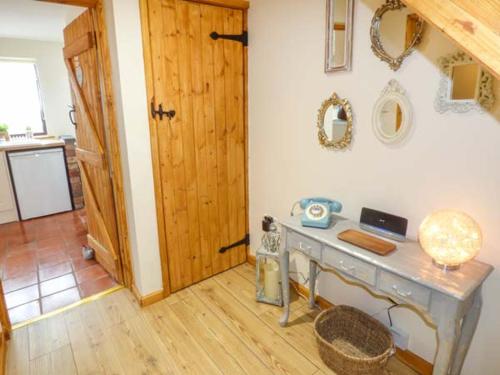 Beacon Cottage Malvern - image 10
