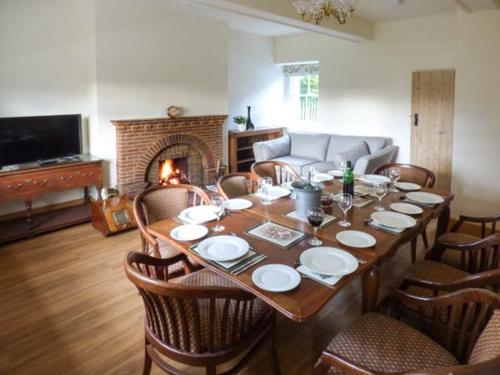 Old Hall Cottage Settle - image 2