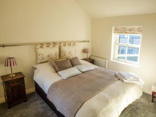 Old Hall Cottage Settle - image 12