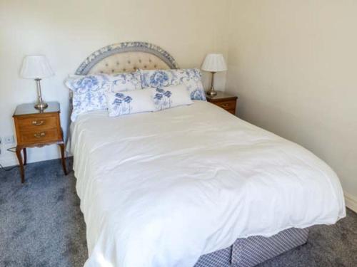 Old Hall Cottage Settle - image 4