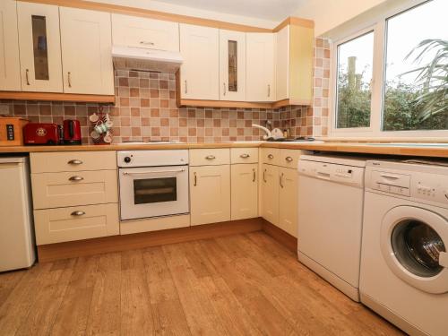 Bryn Lleuddad Pwllheli - image 12