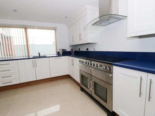 Beach House Apartment Tyn-y-Gongl - image 9