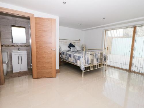 Beach House Apartment Tyn-y-Gongl - image 14