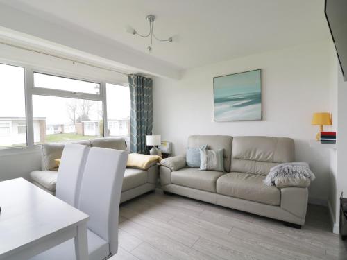 145 Sunbeach Chalet Great Yarmouth - image 3