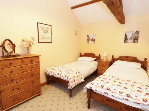 Meadow Cottage York - image 10