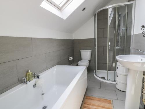 Grafog Farm Cottage Caernarfon - main image