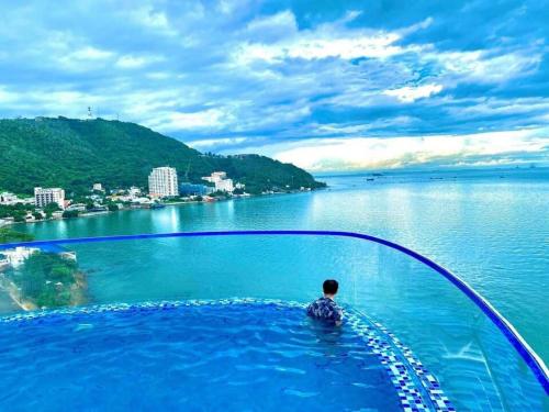 Swimming pool, Seaside Homestay Beachfront in Phường 5