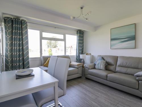 144 Sunbeach Chalet Great Yarmouth - image 2
