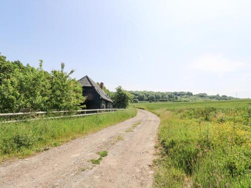 Little Duxmore Barn Ryde - image 11
