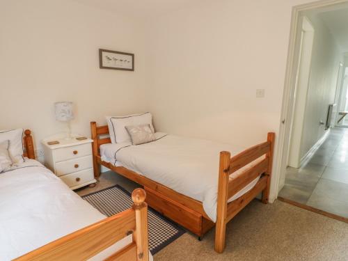 54 The Moorings Cardigan - image 3