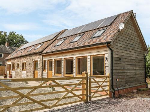 The Cow Byre, Heath Farm - Clee Saint Margaret