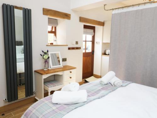 Sunnybrook Cottage Clitheroe - image 11