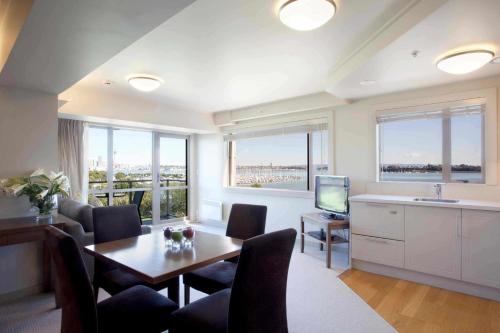 VR Takapuna - Photo 2 in Auckland, New Zealand