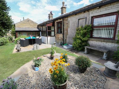 West End House Bradford - image 4