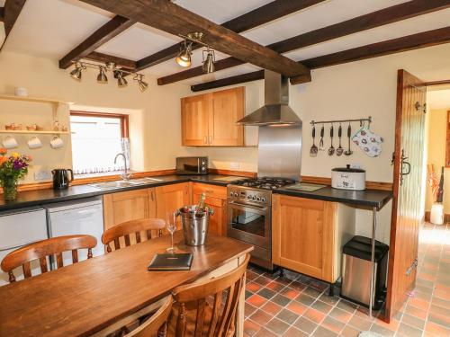 The Cottage Stoke-on-Trent - image 13