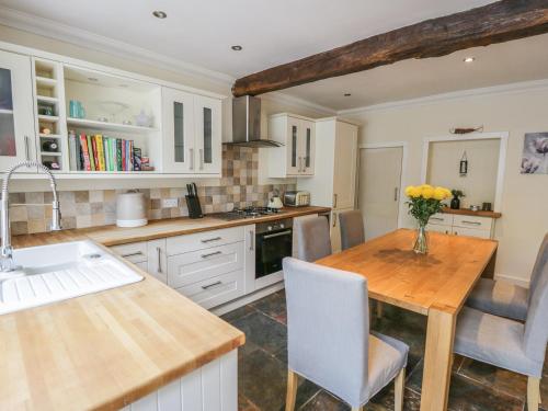 Tree Top Cottage Ripon - image 12