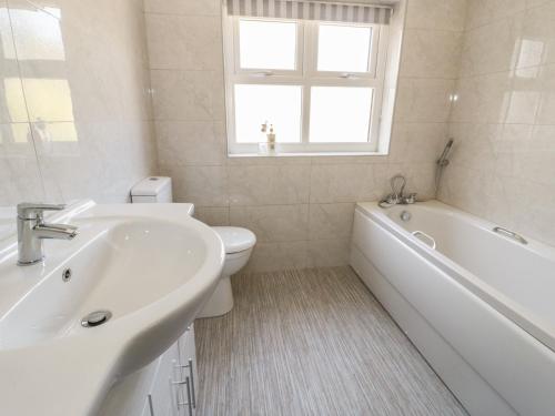 22 Uppergate Street Conwy - image 2