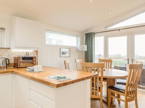 15 Faraway Fields Liskeard - image 11