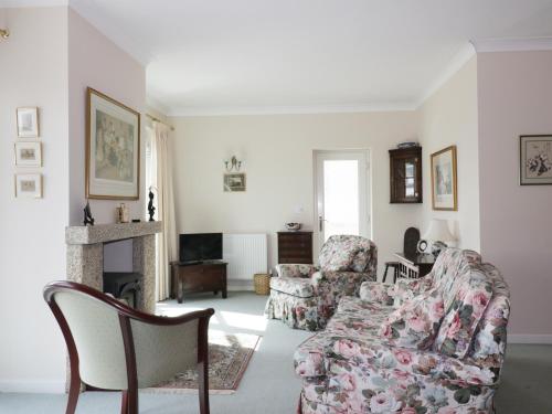 Sheila's Cottage Penryn - image 7