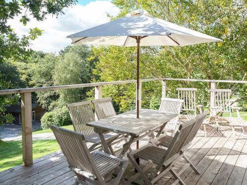 4 Lake View, Looe