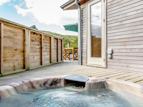 Exterior view, 6 Hedgerows in Lanreath