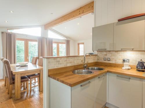 5 Lake View Looe - image 11