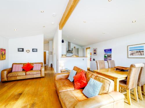 2 Water's Edge in Lanreath