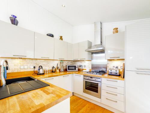 2 Water's Edge in Lanreath