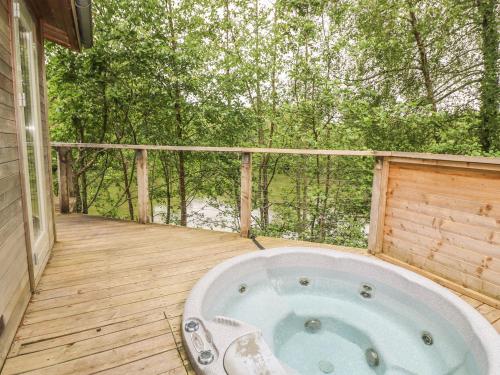 2 Water's Edge in Lanreath