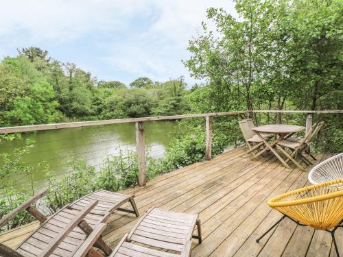 2 Water's Edge in Lanreath