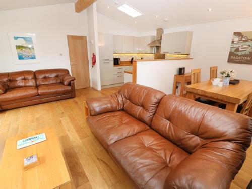 1 Miller's Island Looe - main image