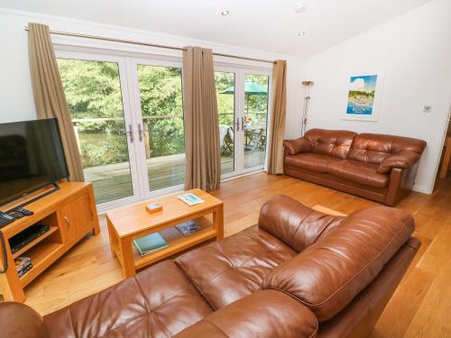 1 Miller's Island Looe - image 4