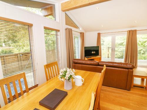 1 Miller's Island Looe - image 8