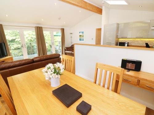 1 Miller's Island Looe - image 6