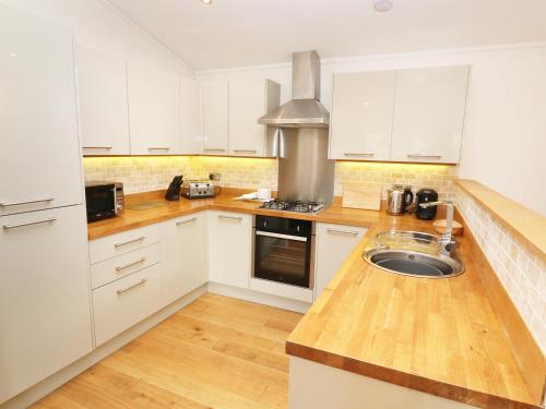 1 Miller's Island Looe - image 11